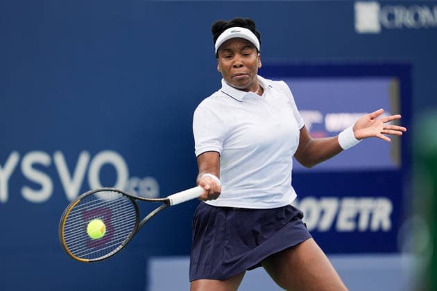WTA, Tennis Damen Masters 1000 National Bank Open Toronto 2026 - Round of 128 - Day 1 Venus Williams of the United States of America plays a forehand a serve against Kamilla Rakhimova of Uzbekistan during the Women™s Singles round of 128 match on day 1 of the WTA Masters 1000 National Bank Open at Sobeys Stadium. on August 2, 2026 in Toronto, Canada. (Photo by Leonardo Ramirez Eyepix Group) Copyright: xLeonardoxRamirezx xEyepixxGroupx LR02082026-01497