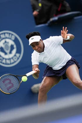 WTA, Tennis Damen Masters 1000 National Bank Open Toronto 2026 - Round of 128 - Day 1 Venus Williams of the United States of America plays a forehand against Kamilla Rakhimova of Uzbekistan during the Women™s Singles round of 128 match on day 1 of the WTA Masters 1000 National Bank Open at Sobeys Stadium. on August 2, 2026 in Toronto, Canada. (Photo by Leonardo Ramirez Eyepix Group) Copyright: xLeonardoxRamirezx xEyepixxGroupx LR02082026-02120
