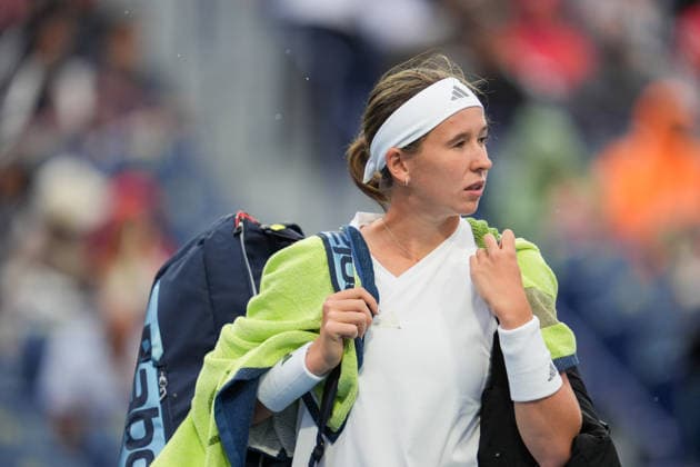 WTA, Tennis Damen Masters 1000 National Bank Open Toronto 2026 - Round of 128 - Day 1 Nikola Bartunkova of Czechia leaving the court after the game was suspended due rain in the game against Bianca Andreescu of Canada during the Women™s Singles round of 128 match on day 1 of the WTA Masters 1000 National Bank Open at Sobeys Stadium. on August 2, 2026 in Toronto, Canada. (Photo by Leonardo Ramirez Eyepix Group) Copyright: xLeonardoxRamirezx xEyepixxGroupx LR02082026-06174