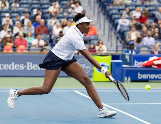 (260803) -- TORONTO, Aug. 3, 2026 -- Venus Williams of the United States returns the ball during the first round of the women s singles match between Kamilla Rakhimova of Uzbekistan and Venus Williams of the United States at the 2026 National Bank Open tennis tournament in Toronto, Canada, Aug. 2, 2026. (Photo by Xinhua) (SP)CANADA-TORONTO-TENNIS-NATIONAL BANK OPEN-WOMEN S SINGLES ZouxZheng 