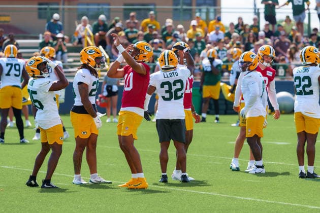 Green Bay Packers Training Camp 2026 Players including Marshawn Lloyd 32 and Jordan Love 10 of the Green Bay Packers participate in a drill during training camp at Ray Nitschke Field in Ashwaubenon, Wisconsin, on August 2, 2026. Ashwaubenon Wisconsin United States  Copyright: xRossxHarriedx originalFilename:harried-greenbay260802_npgYQ.jpg