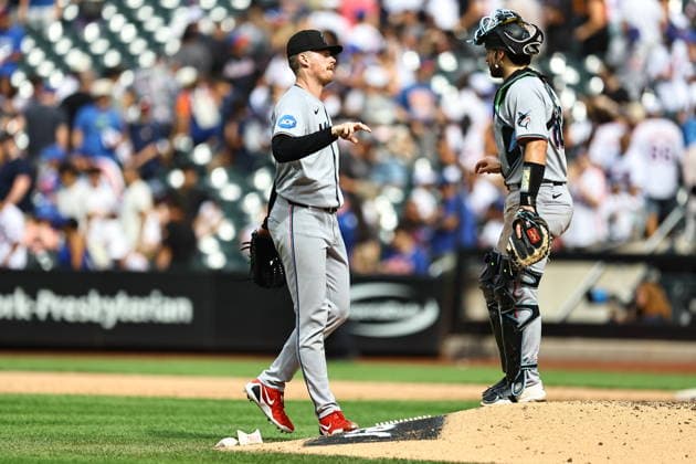 MLB, Baseball Herren, USA Miami Marlins Vs. New York Mets Miami Marlins relief pitcher Pete Fairbanks 29 and catcher Joe Mack 80 celebrate after the Marlins 2-0 win in the baseball game against the New York Mets at Citi Field in Flushing, New York, on August 2, 2026. Flushing N.Y. United States  Copyright: xGordonxDonovanx originalFilename:donovan-mlbmiami260802_npE9J.jpg