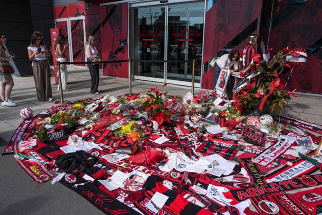 Tifosi in coda per rendere omaggio a Franco Baresi, presso la sede della societÃ Casa Milan, Milano (Italy) August 3, 2026 (Photo Claudio Furlan LaPresse) Fans queuing to pay their respects to Franco Baresi at the Casa Milan club headquarters, Milan (Italy), 3 August 2026 (Photo: Claudio Furlan LaPresse)  Copyright: xClaudioxFurlan LaPressex