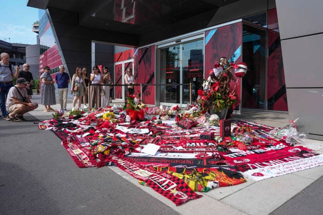 Tifosi in coda per rendere omaggio a Franco Baresi, presso la sede della societÃ Casa Milan, Milano (Italy) August 3, 2026 (Photo Claudio Furlan LaPresse) Fans queuing to pay their respects to Franco Baresi at the Casa Milan club headquarters, Milan (Italy), 3 August 2026 (Photo: Claudio Furlan LaPresse)  Copyright: xClaudioxFurlan LaPressex