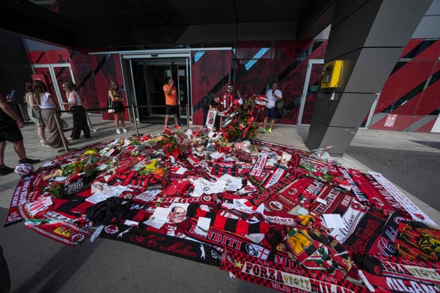 Tifosi in coda per rendere omaggio a Franco Baresi, presso la sede della societÃ Casa Milan, Milano (Italy) August 3, 2026 (Photo Claudio Furlan LaPresse) Fans queuing to pay their respects to Franco Baresi at the Casa Milan club headquarters, Milan (Italy), 3 August 2026 (Photo: Claudio Furlan LaPresse)  Copyright: xClaudioxFurlan LaPressex