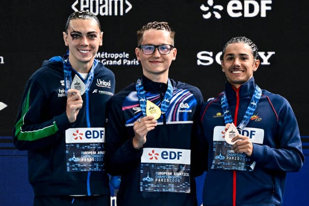 Filippo Pelati of Italy, silver, Ranjuo Tomblin of Great Britain, gold, Jordi Caceres Iglesias of Spain, bronze attend the medal ceremony of the artistic swimming Solo Free Men Final during the European Aquatics Championships at the Olympic Aquatic Center in Paris (France), August 3, 2026. Andrea Masini Deepbluemedia Insidefoto
