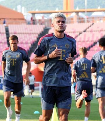 SKO, Luis Diaz (FC Bayern Muenchen 14), Oeffentliches Training FC Bayern Muenchen vor dem Testspiel bei Jeju SK, Saison 2026-27, 03.08.2026 Bayern Muenchen Suedkorea *** SKO, Luis Diaz, FC Bayern Munich 14, FC Bayern Munich open practice ahead of the friendly match against Jeju SK, 2026–27 season, March 8, 2026, Bayern Munich, South Korea Copyright: xEibner-Pressefotox EP_JNL