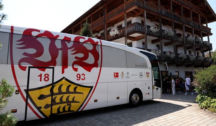 03.08.2026, Deutschland, Grassau, Fußball Bundesliga, Saison 2026 2027, Trainingslager VfB Stuttgart, Ankunft im Hotel *** August 3, 2026, Germany, Grassau, Bundesliga, 2026–2027 season, VfB Stuttgart training camp, arrival at the hotel