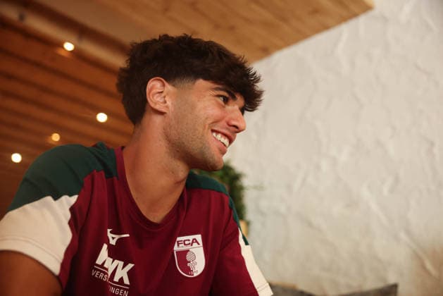 03.08.2026, GER, Fussball, Herren, FC Augsburg, 1. BL, Saison 2026 2027, Trainingslager, Medienrunde, Ribeiro FCA-Profi Rodrigo Ribeiro bei der Medienrunde im Trainingslager in Achenkirch Achenkirch *** August 3, 2026, GER, Soccer, Men s, FC Augsburg, Bundesliga 1, 2026–2027 Season, Training Camp, Media Session, Ribeiro FCA pro Rodrigo Ribeiro at the media session during the training camp in Achenkirch, Achenkirch