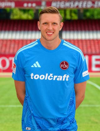 30.07.2026 - 1. FC Nürnberg FCN ( Club ) - 2. Fussball Bundesliga BL - Saison 2026 2027 - Fototermin Porträttermin Vorstellung Präsentation Pressetermin - - xwoxzix - Einzelbild Einzelfoto Portrait Porträt Kopfbild - Jan Reichert (1, 1. FC Nürnberg FCN ) *** July 30, 2026 1 FC Nuremberg FCN Club 2 Soccer Bundesliga BL 2026–2027 Season Photo Shoot Portrait Session Introduction Presentation Press Event xwoxzix Single Image Individual Photo Portrait Headshot Jan Reichert 1, 1 FC Nuremberg FCN