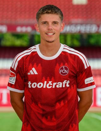 30.07.2026 - 1. FC Nürnberg FCN ( Club ) - 2. Fussball Bundesliga BL - Saison 2026 2027 - Fototermin Porträttermin Vorstellung Präsentation Pressetermin - - xwoxzix - Einzelbild Einzelfoto Portrait Porträt Kopfbild - Finn Becker (22, 1. FC Nürnberg FCN ) *** July 30, 2026 1 FC Nürnberg FCN Club 2 Soccer Bundesliga BL 2026–2027 Season Photo Shoot Portrait Session Introduction Presentation Press Event xwoxzix Single Image Individual Photo Portrait Headshot Finn Becker, 22, 1 FC Nuremberg FCN