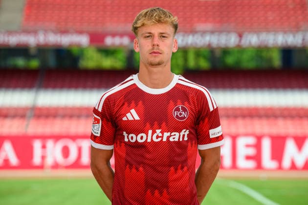 30.07.2026 - 1. FC Nürnberg FCN ( Club ) - 2. Fussball Bundesliga BL - Saison 2026 2027 - Fototermin Porträttermin Vorstellung Präsentation Pressetermin - - xwoxzix - Einzelbild Einzelfoto Portrait Porträt Kopfbild - Tim Janisch (32, 1. FC Nürnberg FCN ) *** July 30, 2026 1 FC Nuremberg FCN Club 2 Soccer Bundesliga BL 2026–2027 Season Photo Shoot Portrait Session Introduction Presentation Press Event xwoxzix Single Image Individual Photo Portrait Headshot Tim Janisch 32, 1 FC Nuremberg FCN