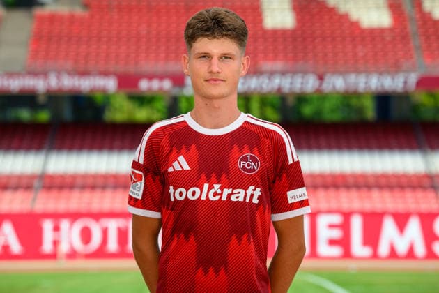 30.07.2026 - 1. FC Nürnberg FCN ( Club ) - 2. Fussball Bundesliga BL - Saison 2026 2027 - Fototermin Porträttermin Vorstellung Präsentation Pressetermin - - xwoxzix - Einzelbild Einzelfoto Portrait Porträt Kopfbild - Kristian Mandic (36, 1. FC Nürnberg FCN ) *** July 30, 2026 1 FC Nuremberg FCN Club 2 Soccer Bundesliga BL 2026–2027 Season Photo Shoot Portrait Session Introduction Presentation Press Event xwoxzix Single Image Single Photo Portrait Headshot Kristian Mandic 36, 1 FC Nuremberg FCN