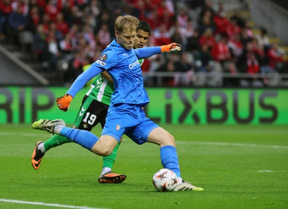 UK: Newcastle sign Braga keeper Hornicek, Newcastle, 3 August 2026 Newcastle United have signed goalkeeper Lukas Hornicek from Braga for Â£25.7m. Although Newcastle had already brought in 20-year-old Ewen Jaouen from Reims this summer, the club had also been in the market for a more established number one. Hornicek, 24, flew out to Newcastle s training camp in Spain at the weekend to finalise his move and sign a five-year contract after the club activated his release clause. The last few days have been an emotional rollercoaster from when I first heard about the move and now I m so happy to be here, the Czech Republic international said. It s a brilliant opportunity in a new league, which I m very excited about. From the very first moment I arrived here, I received a fantastic welcome and really felt the warmth of the club. Everyone has been brilliant in helping me settle in. I know Newcastle is a huge football city, with 52,000 fans at St James Park creating an incredible atmosphere and pushing the team every game. I can t wait to play in front of them. Braga Stadium Municipal of Braga Braga Portugal Copyright: xLuisxdexlaxMatax xsportPix.org.ux