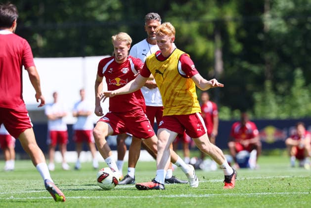 RB Leipzig - AUT Trainingslager Bundesliga Saalfelden, 03.08.2026, Gut Brandlhof, Fussball, Bundesliga, GER , RB Leipzig - Trainingslager in Saalfelden am Steinernen Meer AUT. , Im Bild v.l.: Arthur Vermeeren und Nicolas Seiwald , *** RB Leipzig (AUT) Training Camp, Bundesliga, Saalfelden, August 3, 2026, Gut Brandlhof, Soccer, Bundesliga, GER, RB Leipzig Training Camp in Saalfelden am Steinernen Meer (AUT), Pictured from left: Arthur Vermeeren and Nicolas Seiwald, Picture Point