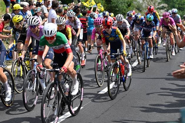 03.08.2026 --- Col de la Faucille, Frankreich --- Radsport --- Tour De France Femmes --- 3. Etappe von Genf Passy nach Poligny --- --- Das Peloton am Col de la Faucille Tour De France Femmes stage 3 *** August 3, 2026 Col de la Faucille, France Cycling Tour de France Femmes Stage 3 from Geneva-Passy to Poligny The peloton on the Col de la Faucille Tour de France Femmes Stage 3