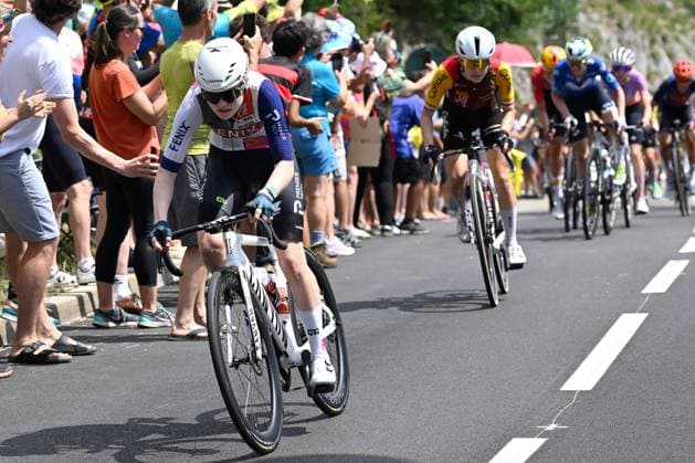 03.08.2026 --- Col de la Faucille, Frankreich --- Radsport --- Tour De France Femmes --- 3. Etappe von Genf Passy nach Poligny --- --- Puck Pieterse (Fenix-Premiertech) sprintet um die Bergwertung am Col de la Faucille zu gewinnen Tour De France Femmes stage 3 *** August 3, 2026 Col de la Faucille, France Cycling Tour de France Femmes Stage 3 from Geneva-Passy to Poligny Puck Pieterse (Fenix Premiertech) sprints to win the mountain classification at the Col de la Faucille Tour de France Femmes Stage 3