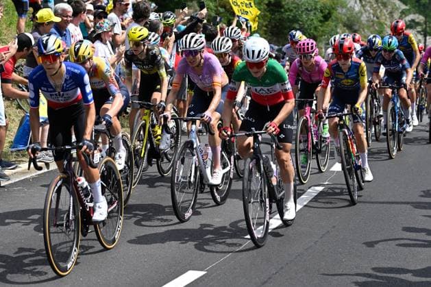 03.08.2026 --- Col de la Faucille, Frankreich --- Radsport --- Tour De France Femmes --- 3. Etappe von Genf Passy nach Poligny --- --- Das Peloton am Col de la Faucille Tour De France Femmes stage 3 *** August 3, 2026 Col de la Faucille, France Cycling Tour de France Femmes Stage 3 from Geneva-Passy to Poligny The peloton on the Col de la Faucille Tour de France Femmes Stage 3