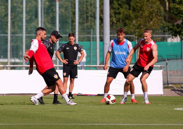 03.08.2026, Deutschland, Grassau, Fußball Bundesliga, Saison 2026 2027, Trainingslager VfB Stuttgart, v.l. Deniz Undav, Chris Führich *** August 3, 2026, Germany, Grassau, Bundesliga, 2026–2027 season, VfB Stuttgart training camp, from left: Deniz Undav, Chris Führich