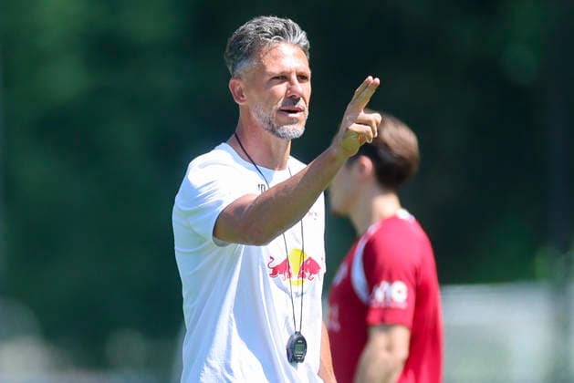 Trainer Martin Demichelis (RB Leipzig) gestikuliert, Tag 2, Trainingslager RB Leipzig, Gut Brandlhof am 03. August 2026 in Saalfelden, Oesterreich. (Foto von Marco Steinbrenner DeFodi Images) Trainer Martin Demichelis (RB Leipzig) gestures, Tag 2, Trainingslager RB Leipzig, Gut Brandlhof, August 3, 2026 in Saalfelden, Austria. (Photo by Marco Steinbrenner DeFodi Images) (Photo by Marco Steinbrenner DeFodi Images) - *** RB Leipzig Coach Martin Demichelis gesturing, Day 2, RB Leipzig training camp, Gut Brandlhof on August 3, 2026, in Saalfelden, Austria Photo by Marco Steinbrenner, DeFodi Images Coach Martin Demichelis of RB Leipzig gestures, Day 2, RB Leipzig training camp, Gut Brandlhof, August 3, 2026, in Saalfelden, Austria Photo by Marco Steinbrenner, DeFodi Images Photo by Marco Steinbrenner, DeFodi Images