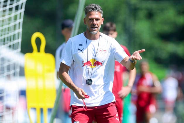 Trainer Martin Demichelis (RB Leipzig) gestikuliert, Tag 2, Trainingslager RB Leipzig, Gut Brandlhof am 03. August 2026 in Saalfelden, Oesterreich. (Foto von Marco Steinbrenner DeFodi Images) Trainer Martin Demichelis (RB Leipzig) gestures, Tag 2, Trainingslager RB Leipzig, Gut Brandlhof, August 3, 2026 in Saalfelden, Austria. (Photo by Marco Steinbrenner DeFodi Images) (Photo by Marco Steinbrenner DeFodi Images) - *** RB Leipzig Coach Martin Demichelis gesturing, Day 2, RB Leipzig training camp, Gut Brandlhof on August 3, 2026, in Saalfelden, Austria Photo by Marco Steinbrenner, DeFodi Images Coach Martin Demichelis of RB Leipzig gestures, Day 2, RB Leipzig training camp, Gut Brandlhof, August 3, 2026, in Saalfelden, Austria Photo by Marco Steinbrenner, DeFodi Images Photo by Marco Steinbrenner, DeFodi Images