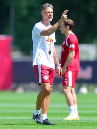 Trainer Martin Demichelis (RB Leipzig) gestikuliert, Tag 2, Trainingslager RB Leipzig, Gut Brandlhof am 03. August 2026 in Saalfelden, Oesterreich. (Foto von Marco Steinbrenner DeFodi Images) Trainer Martin Demichelis (RB Leipzig) gestures, Tag 2, Trainingslager RB Leipzig, Gut Brandlhof, August 3, 2026 in Saalfelden, Austria. (Photo by Marco Steinbrenner DeFodi Images) (Photo by Marco Steinbrenner DeFodi Images) - *** RB Leipzig Coach Martin Demichelis gesturing, Day 2, RB Leipzig training camp, Gut Brandlhof on August 3, 2026, in Saalfelden, Austria Photo by Marco Steinbrenner, DeFodi Images Coach Martin Demichelis of RB Leipzig gestures, Day 2, RB Leipzig training camp, Gut Brandlhof, August 3, 2026, in Saalfelden, Austria Photo by Marco Steinbrenner, DeFodi Images Photo by Marco Steinbrenner, DeFodi Images