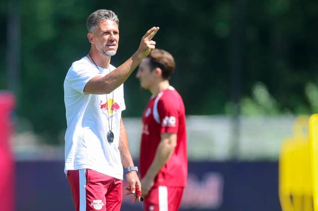 Trainer Martin Demichelis (RB Leipzig) gestikuliert, Tag 2, Trainingslager RB Leipzig, Gut Brandlhof am 03. August 2026 in Saalfelden, Oesterreich. (Foto von Marco Steinbrenner DeFodi Images) Trainer Martin Demichelis (RB Leipzig) gestures, Tag 2, Trainingslager RB Leipzig, Gut Brandlhof, August 3, 2026 in Saalfelden, Austria. (Photo by Marco Steinbrenner DeFodi Images) (Photo by Marco Steinbrenner DeFodi Images) - *** RB Leipzig Coach Martin Demichelis gesturing, Day 2, RB Leipzig training camp, Gut Brandlhof on August 3, 2026, in Saalfelden, Austria Photo by Marco Steinbrenner, DeFodi Images Coach Martin Demichelis of RB Leipzig gestures, Day 2, RB Leipzig training camp, Gut Brandlhof, August 3, 2026, in Saalfelden, Austria Photo by Marco Steinbrenner, DeFodi Images Photo by Marco Steinbrenner, DeFodi Images