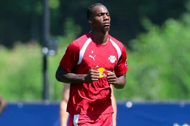 Ezechiel Banzuzi (RB Leipzig) schaut enttaeuscht, Tag 2, Trainingslager RB Leipzig, Gut Brandlhof am 03. August 2026 in Saalfelden, Oesterreich. (Foto von Marco Steinbrenner DeFodi Images) Ezechiel Banzuzi (RB Leipzig) looks dejected, Tag 2, Trainingslager RB Leipzig, Gut Brandlhof, August 3, 2026 in Saalfelden, Austria. (Photo by Marco Steinbrenner DeFodi Images) (Photo by Marco Steinbrenner DeFodi Images) - *** Ezechiel Banzuzi of RB Leipzig looks disappointed, Day 2, RB Leipzig training camp, Gut Brandlhof on August 3, 2026, in Saalfelden, Austria Photo by Marco Steinbrenner, DeFodi Images Ezechiel Banzuzi of RB Leipzig looks dejected, Day 2, RB Leipzig training camp, Gut Brandlhof, August 3, 2026, in Saalfelden, Austria. Photo by Marco Steinbrenner, DeFodi Images. Photo by Marco Steinbrenner, DeFodi Images