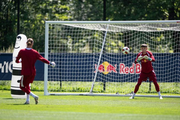 Maarten Vandevoordt (RB Leipzig, 26, Torhueter) links beim Torschuss, RB Leipzig, Fussball, Trainingslager Austria, Saison Vorbereitung, Saison 2026 2027, GER, 03.08.2026, Eibner-Pressefoto Andreas Ulmer RB Leipzig, Fussball, Trainingslager Austria, Saison Vorbereitung, Saison 2026 2027, GER, 03.08.2026, *** Maarten Vandevoordt, RB Leipzig, 26, goalkeeper on the left during a shot on goal, RB Leipzig, soccer, training camp in Austria, preseason, 2026–2027 season, GER, August 3, 2026, Eibner Press Photo: Andreas Ulmer, RB Leipzig, soccer, training camp in Austria, preseason, 2026–2027 season, GER, August 3, 2026, Copyright: xEibner-Pressefoto AndreasxUlmerx EP_AUR
