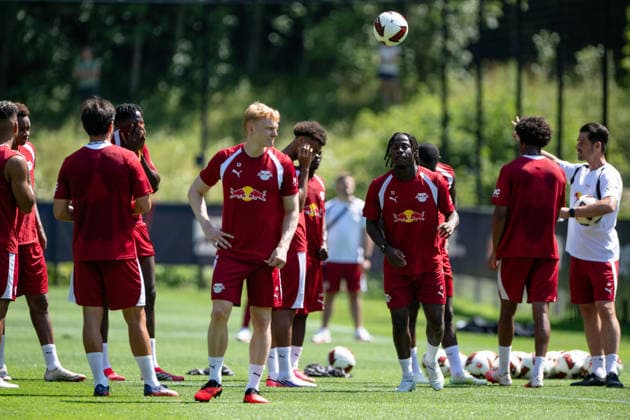 Die jungen Wilden: hier mit Johan Bakayoko (RB Leipzig, 11) 3., v.r., Nicolas Seiwald (RB Leipzig, 13),4., v.l., RB Leipzig, Fussball, Trainingslager Austria, Saison Vorbereitung, Saison 2026 2027, GER, 03.08.2026, Eibner-Pressefoto Andreas Ulmer RB Leipzig, Fussball, Trainingslager Austria, Saison Vorbereitung, Saison 2026 2027, GER, 03.08.2026, *** The young wild ones here with Johan Bakayoko (RB Leipzig, 11, 3, right), Nicolas Seiwald (RB Leipzig, 13, 4, left), RB Leipzig, soccer, training camp in Austria, preseason, 2026–2027 season, GER, August 3, 2026, Eibner Press Photo: Andreas Ulmer, RB Leipzig, soccer, training camp in Austria, preseason, 2026–2027 season, GER, August 3, 2026, Copyright: xEibner-Pressefoto AndreasxUlmerx EP_AUR
