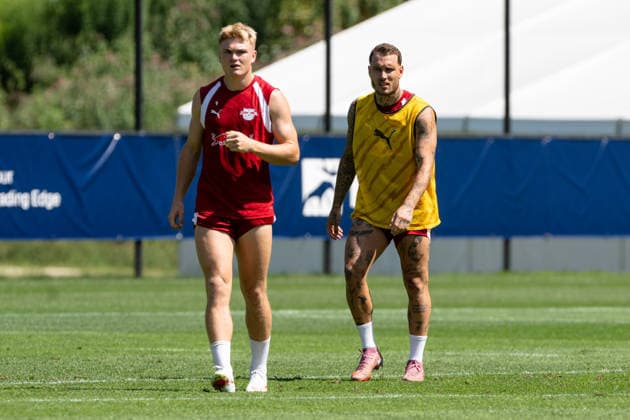 geballte Power: Corad Harder, (RB Leipzig), links mit David Raum (RB Leipzig, 22), RB Leipzig, Fussball, Trainingslager Austria, Saison Vorbereitung, Saison 2026 2027, GER, 03.08.2026, Eibner-Pressefoto Andreas Ulmer RB Leipzig, Fussball, Trainingslager Austria, Saison Vorbereitung, Saison 2026 2027, GER, 03.08.2026, *** Pure Power: Corad Harder, RB Leipzig, on the left with David Raum, RB Leipzig, 22, RB Leipzig, soccer, training camp in Austria, preseason, 2026–2027 season, GER, August 3, 2026, Eibner Press Photo by Andreas Ulmer, RB Leipzig, soccer, training camp in Austria, preseason, 2026–2027 season, GER, August 3, 2026, Copyright: xEibner-Pressefoto AndreasxUlmerx EP_AUR