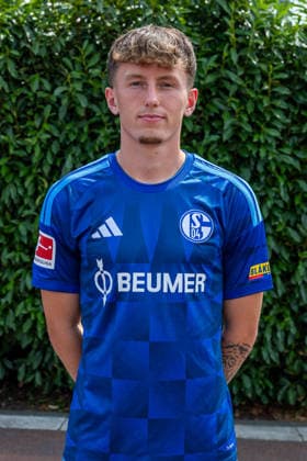 03.08.2026, Porträttermin 2026 2027 beim FC Schake 04, 1. Bundesliga, , Max Grüger (FC Schalke 04). Gelsenkirchen Veltins Arena NRW Deutschland xRHR-FOTO DEx *** August 3, 2026, Photo shoot for the 2026–2027 season at FC Schalke 04, Bundesliga 1, , Max Grüger, FC Schalke 04, Gelsenkirchen, Veltins Arena, North Rhine-Westphalia, Germany, xRHR, PHOTO, DEx Copyright: DennisxEwert RHR-FOTOx RHR-FOTO DE