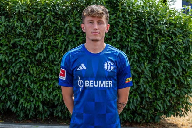 03.08.2026, Porträttermin 2026 2027 beim FC Schake 04, 1. Bundesliga, , Max Grüger (FC Schalke 04). Gelsenkirchen Veltins Arena NRW Deutschland xRHR-FOTO DEx *** August 3, 2026, Photo shoot for the 2026–2027 season at FC Schalke 04, Bundesliga 1, , Max Grüger, FC Schalke 04, Gelsenkirchen, Veltins Arena, North Rhine-Westphalia, Germany, xRHR, PHOTO, DEx Copyright: DennisxEwert RHR-FOTOx RHR-FOTO DE