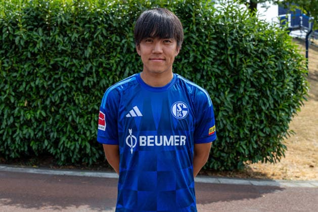 03.08.2026, Porträttermin 2026 2027 beim FC Schake 04, 1. Bundesliga, , Satoshi Tanaka (FC Schalke 04). Gelsenkirchen Veltins Arena NRW Deutschland xRHR-FOTO DEx *** August 3, 2026, Portrait session for the 2026–2027 season at FC Schalke 04, Bundesliga 1, , Satoshi Tanaka, FC Schalke 04, Gelsenkirchen, Veltins Arena, North Rhine-Westphalia, Germany, xRHR, PHOTO, DEx Copyright: DennisxEwert RHR-FOTOx RHR-FOTO DE