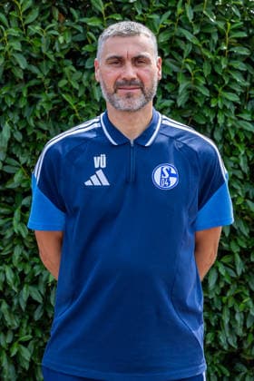 03.08.2026, Porträttermin 2026 2027 beim FC Schake 04, 1. Bundesliga, , Torwarttrainer Volkan Ünlü (FC Schalke 04). Gelsenkirchen Veltins Arena NRW Deutschland xRHR-FOTO DEx *** August 3, 2026, 2026–2027 portrait session at FC Schalke 04, Bundesliga 1, , goalkeeper coach Volkan Ünlü, FC Schalke 04, Gelsenkirchen, Veltins Arena, North Rhine-Westphalia, Germany, xRHR FOTO DEx Copyright: DennisxEwert RHR-FOTOx RHR-FOTO DE