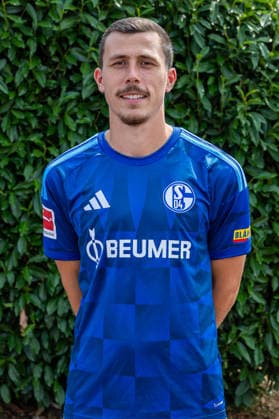 03.08.2026, Porträttermin 2026 2027 beim FC Schake 04, 1. Bundesliga, , Ron Schallenberg (FC Schalke 04). Gelsenkirchen Veltins Arena NRW Deutschland xRHR-FOTO DEx *** August 3, 2026, Photo shoot for the 2026–2027 season at FC Schalke 04, Bundesliga 1, , Ron Schallenberg, FC Schalke 04, Gelsenkirchen, Veltins Arena, North Rhine-Westphalia, Germany, xRHR, PHOTO, DEx Copyright: DennisxEwert RHR-FOTOx RHR-FOTO DE