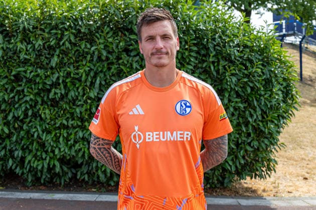 03.08.2026, Porträttermin 2026 2027 beim FC Schake 04, 1. Bundesliga, , Torwart Kevin Müller (FC Schalke 04). Gelsenkirchen Veltins Arena NRW Deutschland xRHR-FOTO DEx *** August 3, 2026, 2026–2027 photo shoot at FC Schalke 04, Bundesliga 1, , goalkeeper Kevin Müller, FC Schalke 04, Gelsenkirchen, Veltins Arena, North Rhine-Westphalia, Germany, xRHR FOTO DEx Copyright: DennisxEwert RHR-FOTOx RHR-FOTO DE