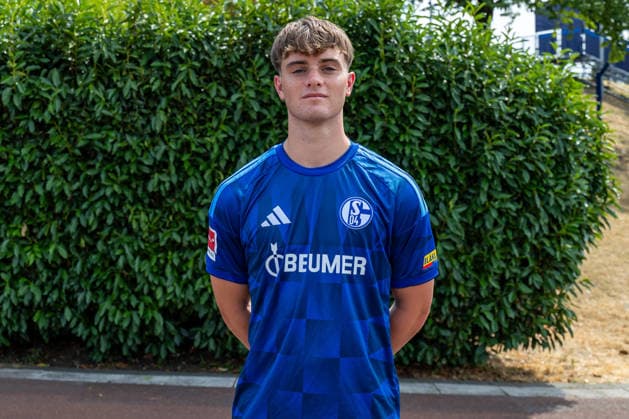 03.08.2026, Porträttermin 2026 2027 beim FC Schake 04, 1. Bundesliga, , Dylan Leonard (FC Schalke 04). Gelsenkirchen Veltins Arena NRW Deutschland xRHR-FOTO DEx *** August 3, 2026, Photo shoot for the 2026–2027 season at FC Schalke 04, Bundesliga 1, , Dylan Leonard, FC Schalke 04, Gelsenkirchen, Veltins Arena, North Rhine-Westphalia, Germany, xRHR, PHOTO DEx Copyright: DennisxEwert RHR-FOTOx RHR-FOTO DE