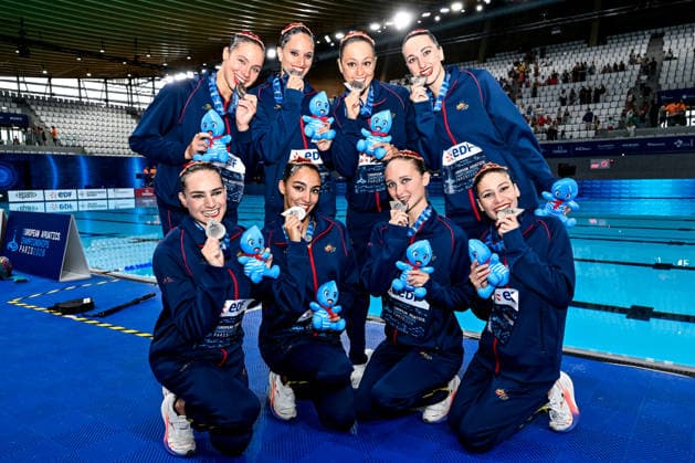 Athletes of team Spain show the silver medal after competing in the artistic swimming Team Free Final during the European Aquatics Championships at the Olympic Aquatic Center in Paris (France), August 3, 2026. Andrea Masini Deepbluemedia Insidefoto