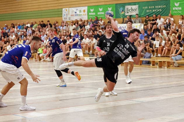 03.08.2026, xovx, Handball Lindencup, HSG Pohlheim - HSG Linden v.l. Phil Schwing (HSG Pohlheim), Noah Well (HSG Pohlheim), Torben Dönges (HSG Pohlheim), Patrick Piesch (HSG Linden), Luca Weimer (HSG Linden), Christoph Träger (HSG Pohlheim) Linden Stadthalle Hessen Deutschland (DE) *** August 3, 2026, xovx, Lindencup Handball, HSG Pohlheim vs. HSG Linden: Phil Schwing (HSG Pohlheim), Noah Well (HSG Pohlheim), Torben Dönges (HSG Pohlheim), Patrick Piesch (HSG Linden), Luca Weimer (HSG Linden), Christoph Träger (HSG Pohlheim); Linden City Hall, Hesse, Germany, DE