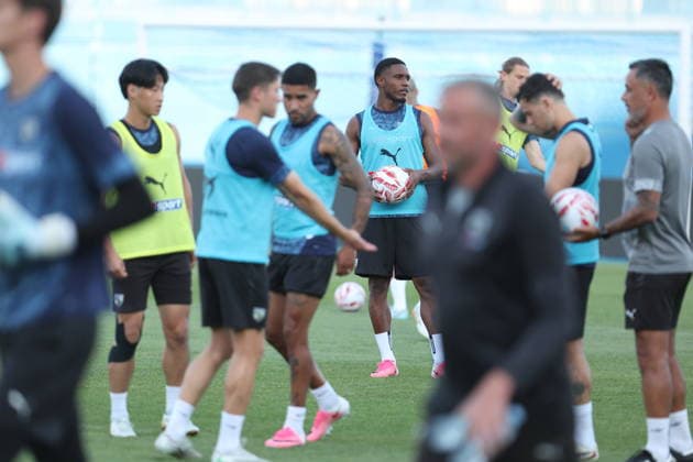 Croatia, Zagreb, 030826. Maksimir Stadium. Training of Kauno Zalgiris before the match of the third round of UEFA Champions League qualification against GNK Dinamo. Photo: Ranko Suvar CROPIX Zagreb Croatia Copyright: xxRankoxSuvarx zalgiris_trening11-030826