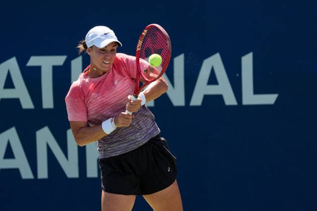WTA, Tennis Damen Masters 1000 National Bank Open Toronto 2026 - Round of 128 - Day 3 Anhelina Kalinina of Ukraine plays a backhand against Anna Bondar of Hungary during the Women™s Singles round of 128 match on day 3 of the WTA Masters 1000 National Bank Open at Sobeys Stadium. on August 3, 2026 in Toronto, Canada. (Photo by Leonardo Ramirez Eyepix Group) Copyright: xLeonardoxRamirezx xEyepixxGroupx LR03082026-06405