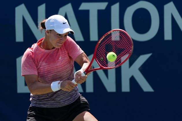 WTA, Tennis Damen Masters 1000 National Bank Open Toronto 2026 - Round of 128 - Day 3 Anhelina Kalinina of Ukraine hits a two-handed backhand against Anna Bondar of Hungary during the Women™s Singles round of 128 match on day 3 of the WTA Masters 1000 National Bank Open at Sobeys Stadium. on August 3, 2026 in Toronto, Canada. (Photo by Leonardo Ramirez Eyepix Group) Copyright: xLeonardoxRamirezx xEyepixxGroupx LR03082026-06167