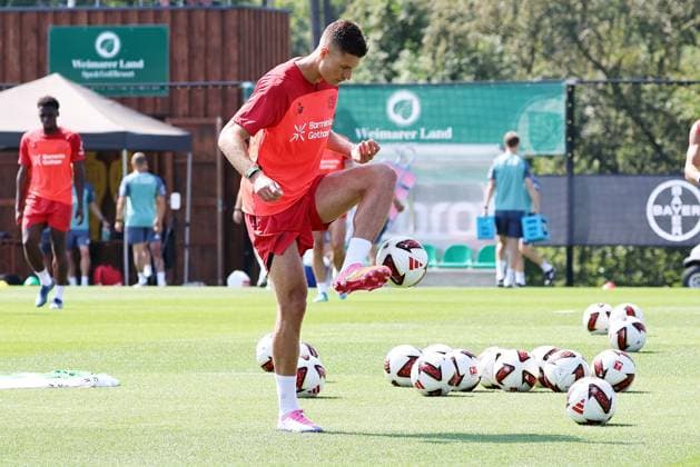 GER, Trainingslager Bayer 04 Leverkusen - Blankenhain 03.08.2026, Blankenhain, GER, Saison 2026 2027, 1.Bundesliga, Bayer 04 Leverkusen - Trainingslager im Bild Patrik Schick (Leverkusen) am Ball DFL regulations prohibit any use of photographs as image sequences and or quasi-video *** GER, Bayer 04 Leverkusen Training Camp in Blankenhain, August 3, 2026, Blankenhain, GER, 2026–2027 Season, Bundesliga 1, Bayer 04 Leverkusen Training Camp in Pictures: Patrik Schick, Leverkusen on the Ball. DFL regulations prohibit any use of photographs as image sequences and or quasi-video content.