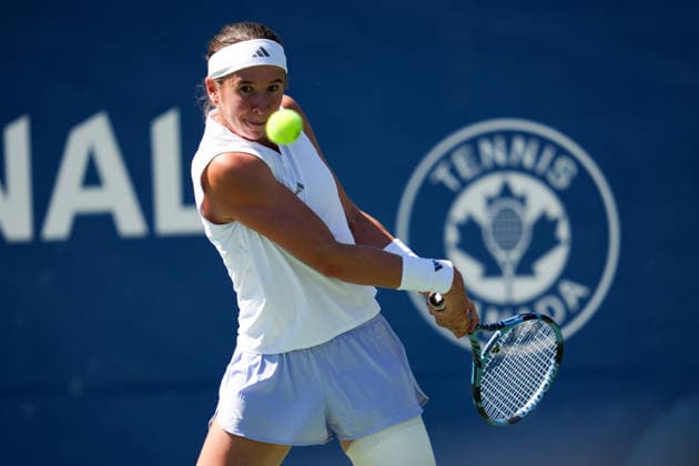 National Bank Open 2026 - Day 3 TORONTO, CANADA - AUGUST 3 : Nikola Bartunkova of Czech Republic in action against Bianca Andreescu of Canada in the round of 128 during the WTA, Tennis Damen 1000 National Bank Open in Toronto, Ontario, Canada on August 3, 2026. Mert Alper Dervis Anadolu Ontario Canada. Editorial use only. Please get in touch for any other usage.  Copyright: x2026xAnadoluxMertxAlperxDervisx