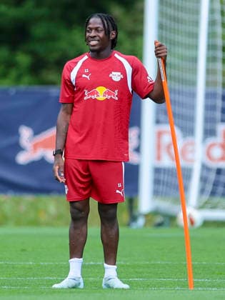 Johan Bakayoko (RB Leipzig) lacht, Tag 2, Trainingslager RB Leipzig, Gut Brandlhof am 03. August 2026 in Saalfelden, Österreich. (Foto von Marco Steinbrenner DeFodi Images) Johan Bakayoko (RB Leipzig) smiles, Tag 2, Trainingslager RB Leipzig, Gut Brandlhof, August 3, 2026 in Saalfelden, Austria. (Photo by Marco Steinbrenner DeFodi Images) - *** Johan Bakayoko of RB Leipzig smiles, Day 2, RB Leipzig training camp, Gut Brandlhof, on August 3, 2026, in Saalfelden, Austria. Photo by Marco Steinbrenner, DeFodi Images. Johan Bakayoko of RB Leipzig smiles, Day 2, RB Leipzig training camp, Gut Brandlhof, August 3, 2026, in Saalfelden, Austria. Photo by Marco Steinbrenner, DeFodi Images