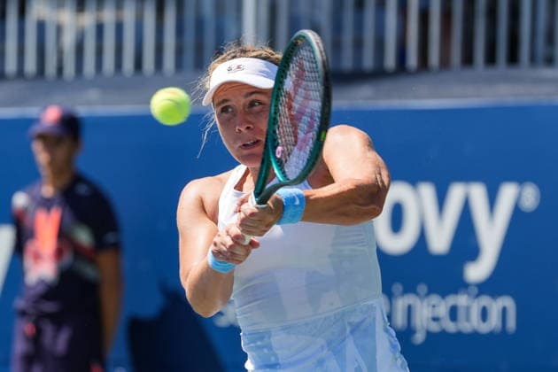 WTA, Tennis Damen Masters 1000 National Bank Open Toronto 2026 - Round of 128 - Day 3 Leolia Jeanjean of France plays a backhand during the Women™s Singles round of 128 match against Magdalena French of Poland on day 3 of the WTA Masters 1000 National Bank Open at Sobeys Stadium on August 3, 2026, in Toronto, Canada. (Photo by Leonardo Ramirez Eyepix Group) Copyright: xLeonardoxRamirezx xEyepixxGroupx LR03082026-08551