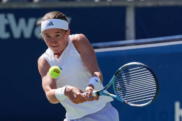 WTA, Tennis Damen Masters 1000 National Bank Open Toronto 2026 - Round of 128 - Day 3 Nikola Bartunkova of Czech Republic plays a backhand during the Women™s Singles round of 128 match against Bianca Andreescu of Canada on day 3 of the WTA Masters 1000 National Bank Open at Sobeys Stadium on August 3, 2026, in Toronto, Canada. (Photo by Leonardo Ramirez Eyepix Group) Copyright: xLeonardoxRamirezx xEyepixxGroupx LR03082026-01471
