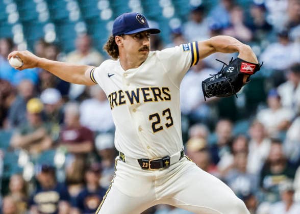 Milwaukee Brewers starting pitcher Brandon Sproat throws in the first inning of the MLB, Baseball Herren, USA game between the Pittsburgh Pirates and the Milwaukee Brewers at American Family Field in Milwaukee, Wisconsin on Monday, August 3, 2026.  MIL20260803801 TANNENxMAURY