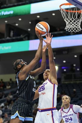 CHICAGO, USA - August 3: Aicha Coulibaly (35 Chicago Sky) attempts a layup during the WNBA, Basketball Damen, USA game between the Chicago Sky and Phoenix Mercury at Wintrust Arena on Monday, August 3 in Chicago, USA  Copyright: xShainaxBenhiyoun SPPx Sportspressphoto_SPR200279